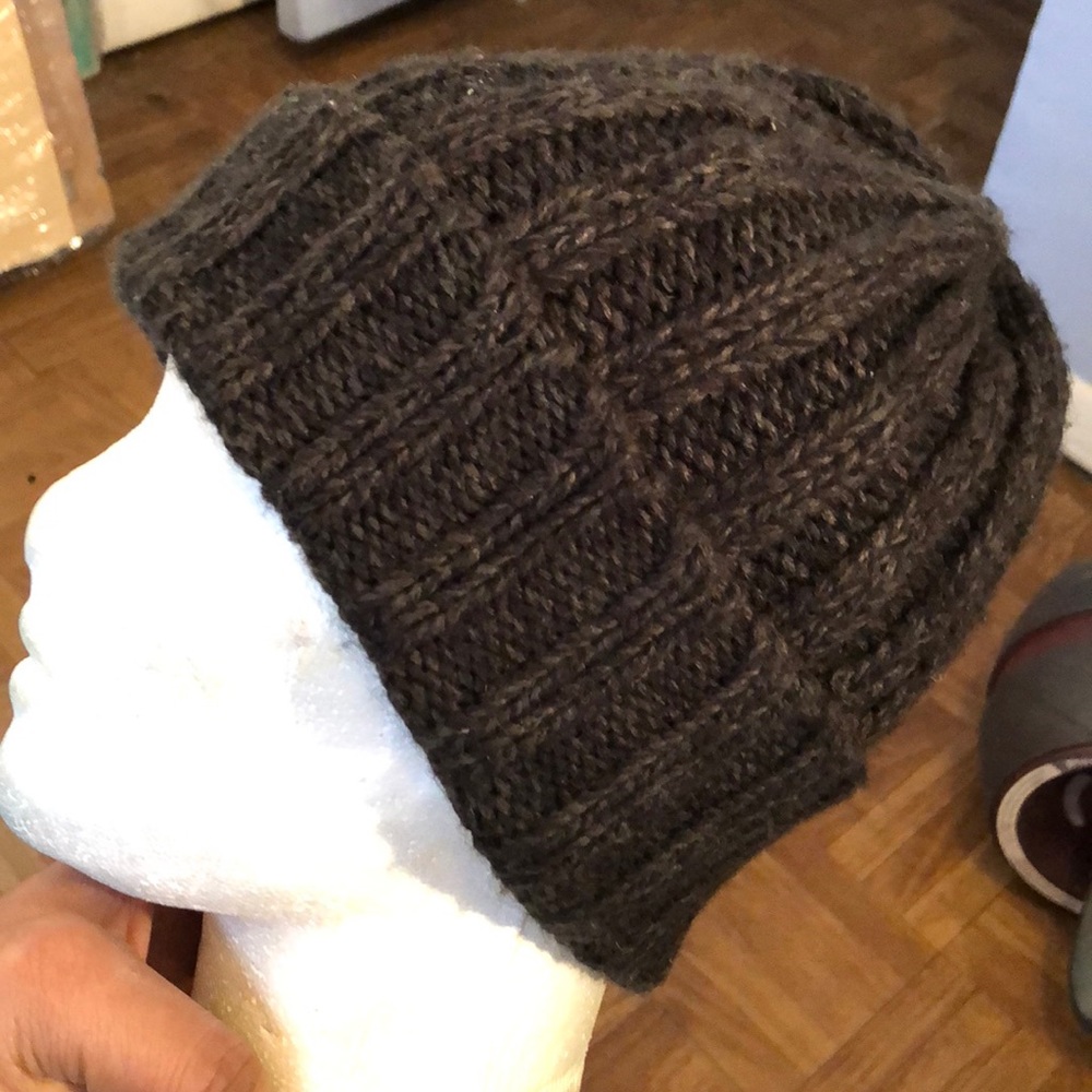 Simple skully hat - Picture 2 of 5